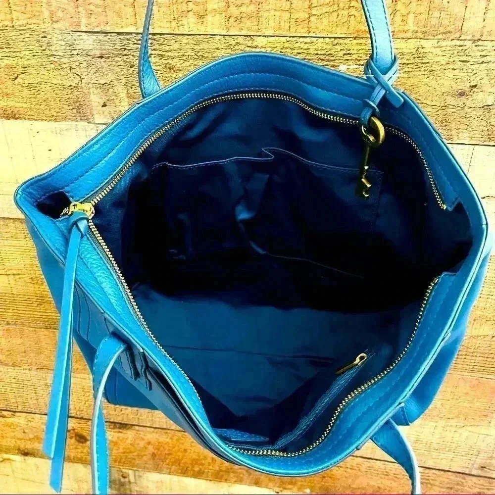 NWOT Fossil Emma Leather Blue Shoulder Tote
